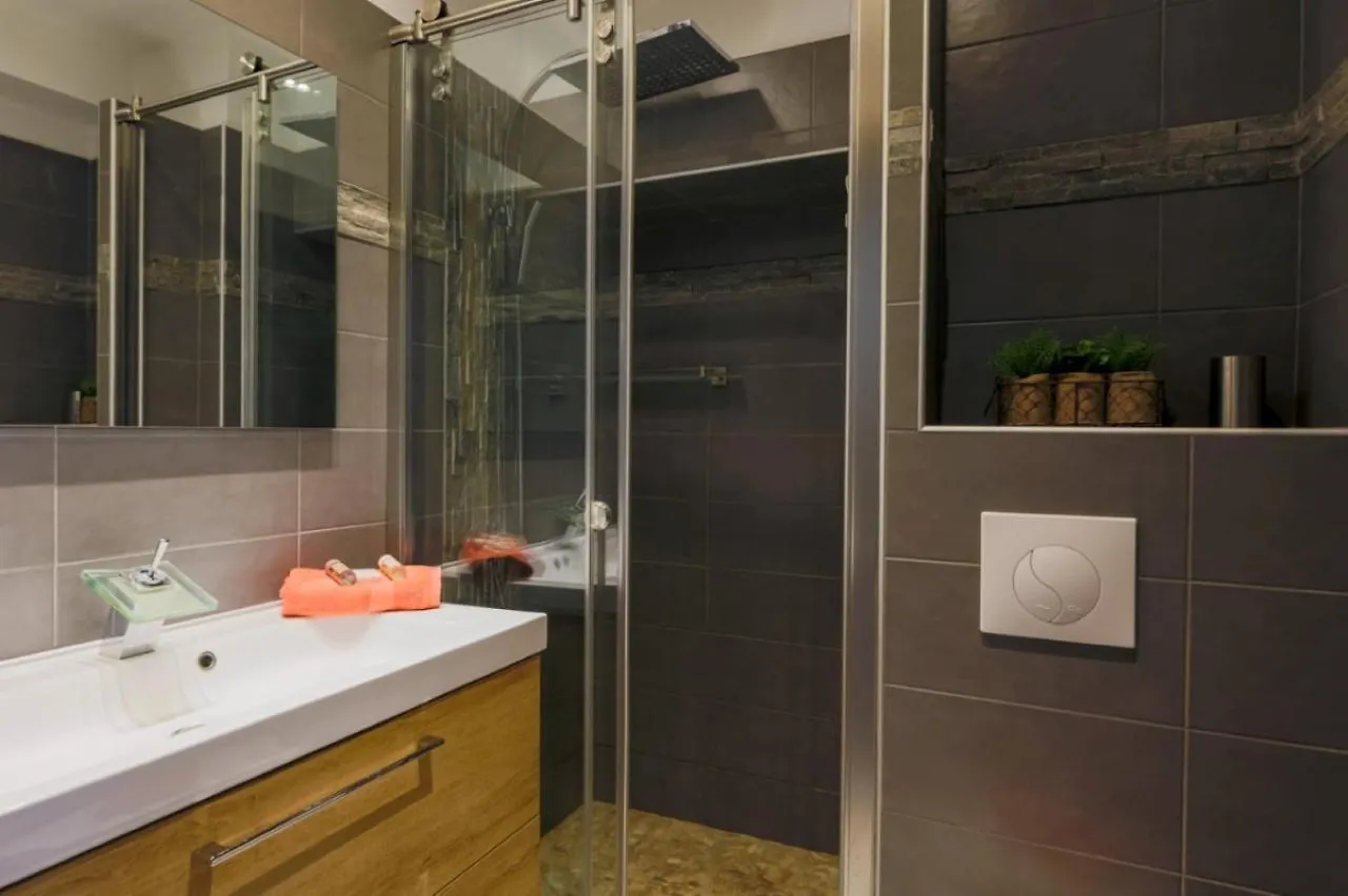 Suede 2 Ap4208 By Riviera Holiday Homes Nizza